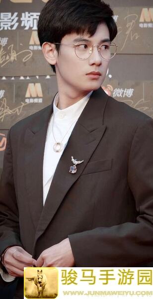 胡莱三国4全攻略大揭秘！盘点最值得培养的武将阵容搭配，白飘党必看攻略，还有礼包码大全哦！